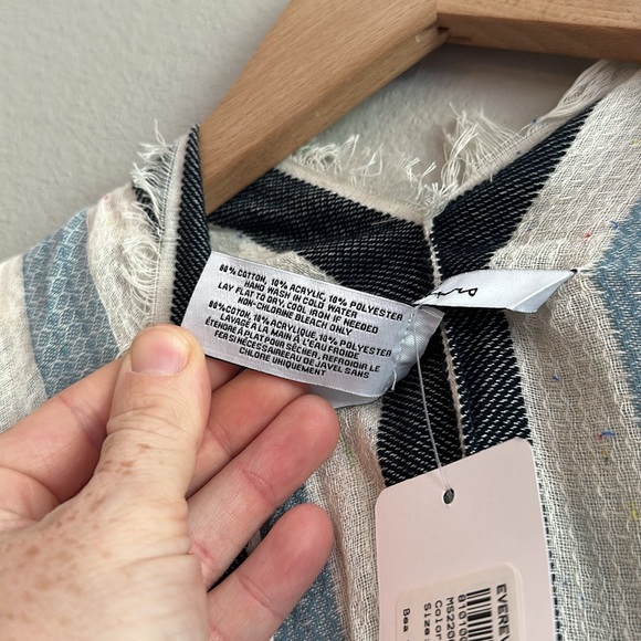 NWT Michael Stars (Evereve) Nautical Beach Striped Wrap One Size Blue/Off White - Picture 9 of 13